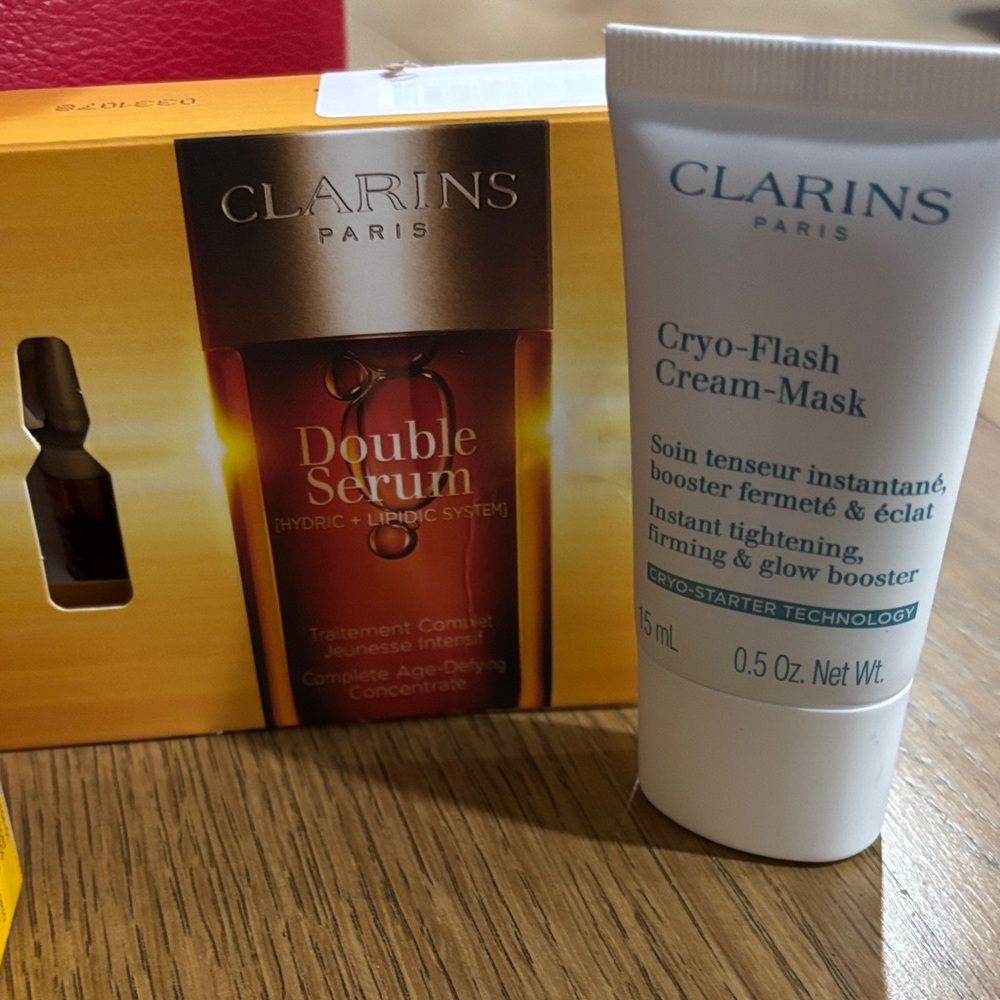 Clarins Vibrant Red Beauty Collection - Picture 2 of 9